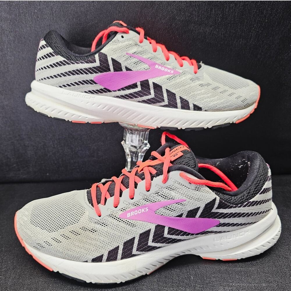 Brooks Women 8.5 Comfy footwear